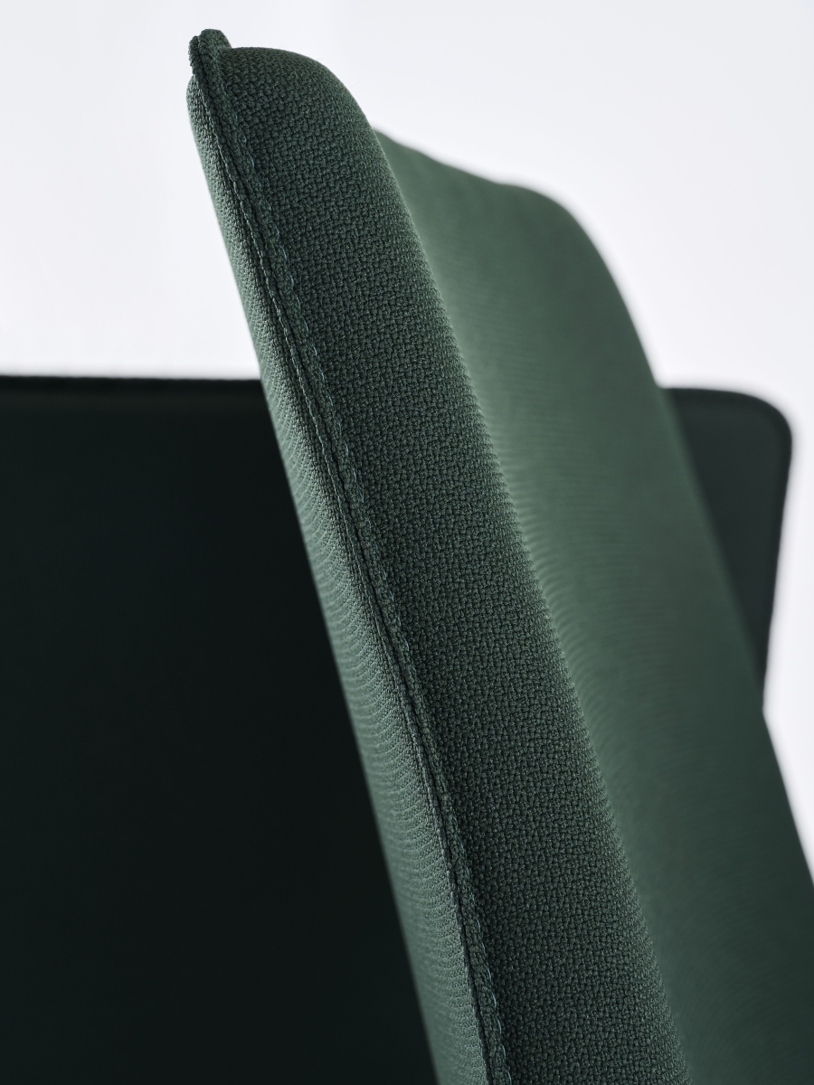 Preview: Thonet S55 Bürostuhl Drehsessel Stoff grün Gestell verchromt Detailaufnahme Naht