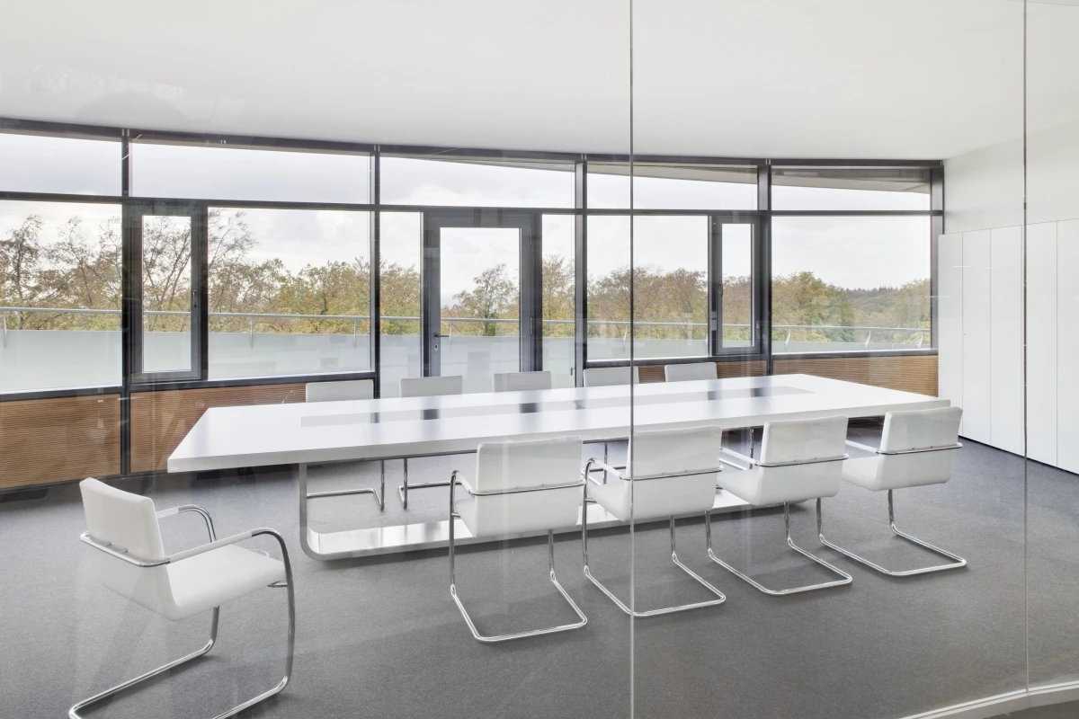 Thonet S60 Freischwinger Leder weiß Interieur