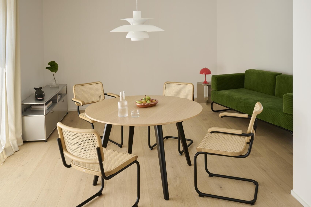 Preview: Thonet S64 N Pure Materials Eiche Freischwinger Gestell Schwarz Interieur