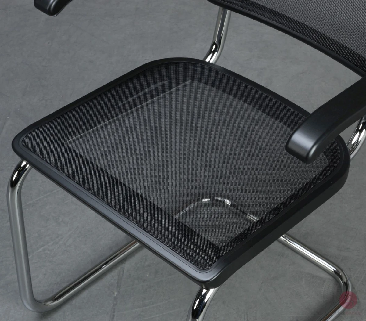 Thonet S64 N Freischwinger mit Netzgewebe Schwarz Gestell verchromt