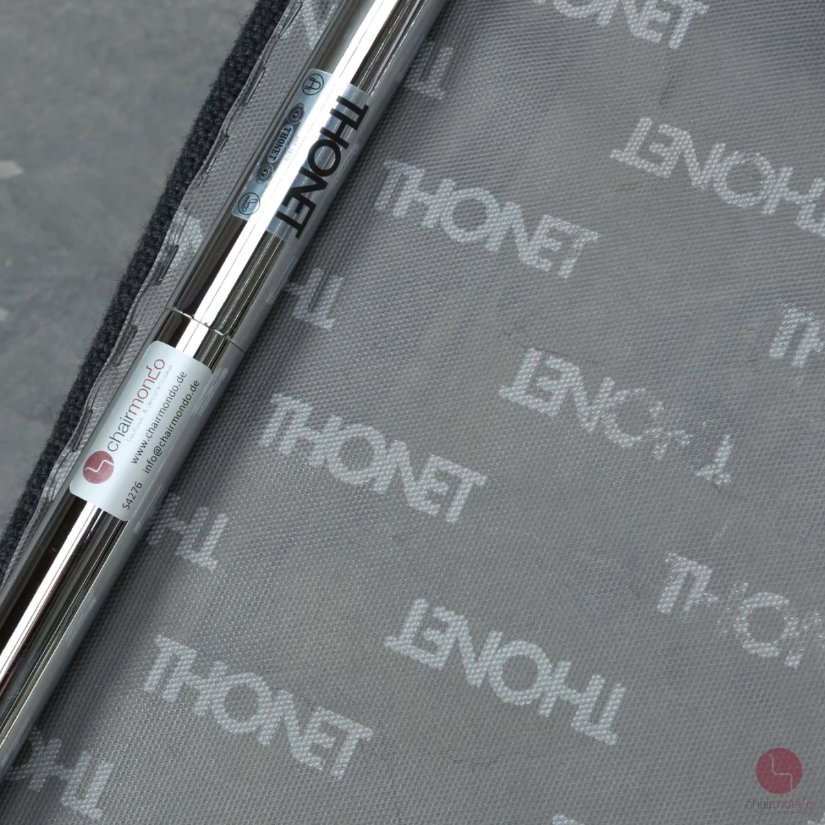 Thonet S64 PV Freischwinger in Anthrazit mit Stoff Polster, gebraucht