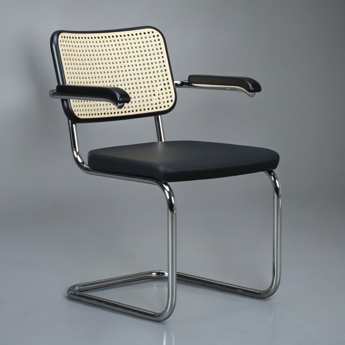 Preview: Thonet S64 SPV Freischwinger mit Wiener Geflecht und Sitzpolster Preview: Thonet S64 SPV Freischwinger mit Wiener Geflecht und Sitzpolster