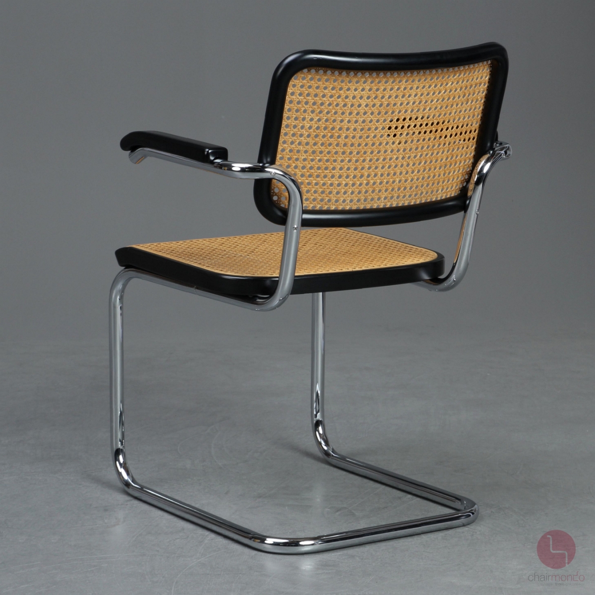 Preview: Thonet S64 Freischwinger in Schwarz mi patiniertem Wiener Geflecht gebraucht