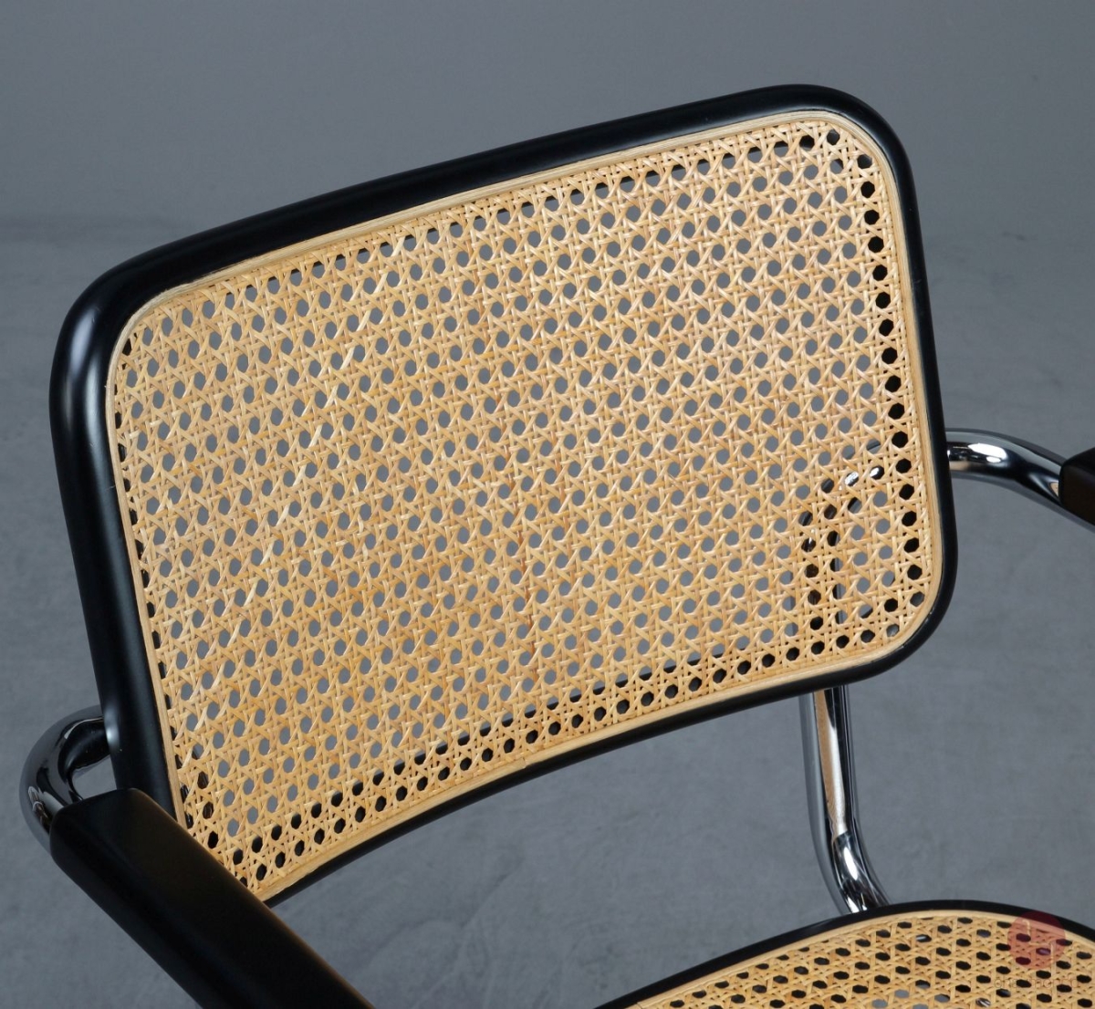 Preview: Thonet S64 Freischwinger in Schwarz mi patiniertem Wiener Geflecht gebraucht