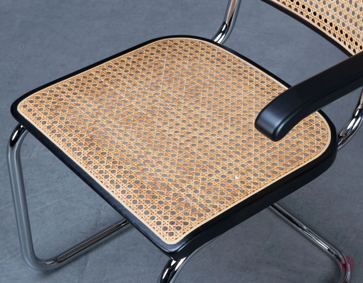 Thonet S64 V Freischwinger in Schwarz mit Patina und Stützgewebe gebraucht