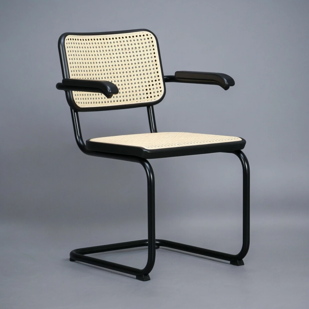 Thonet S64 V Stuhl mit schwarzem Gestell