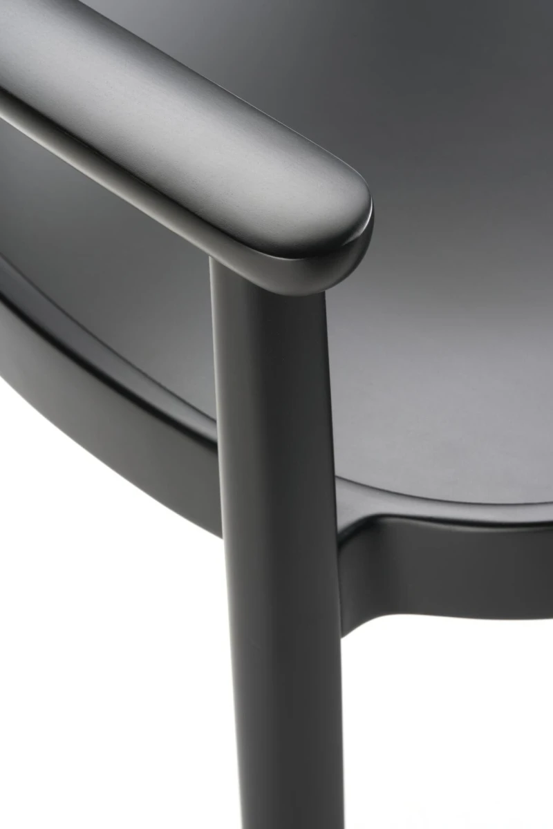 Thonet 119 MF mit Muldensitz in Schwarz detailansicht