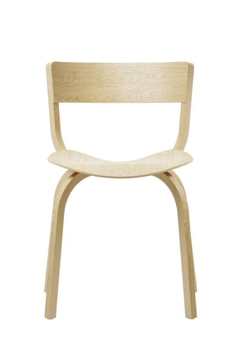 Thonet 404 Bugholzstuhl aus Eiche abgebildet von vorne