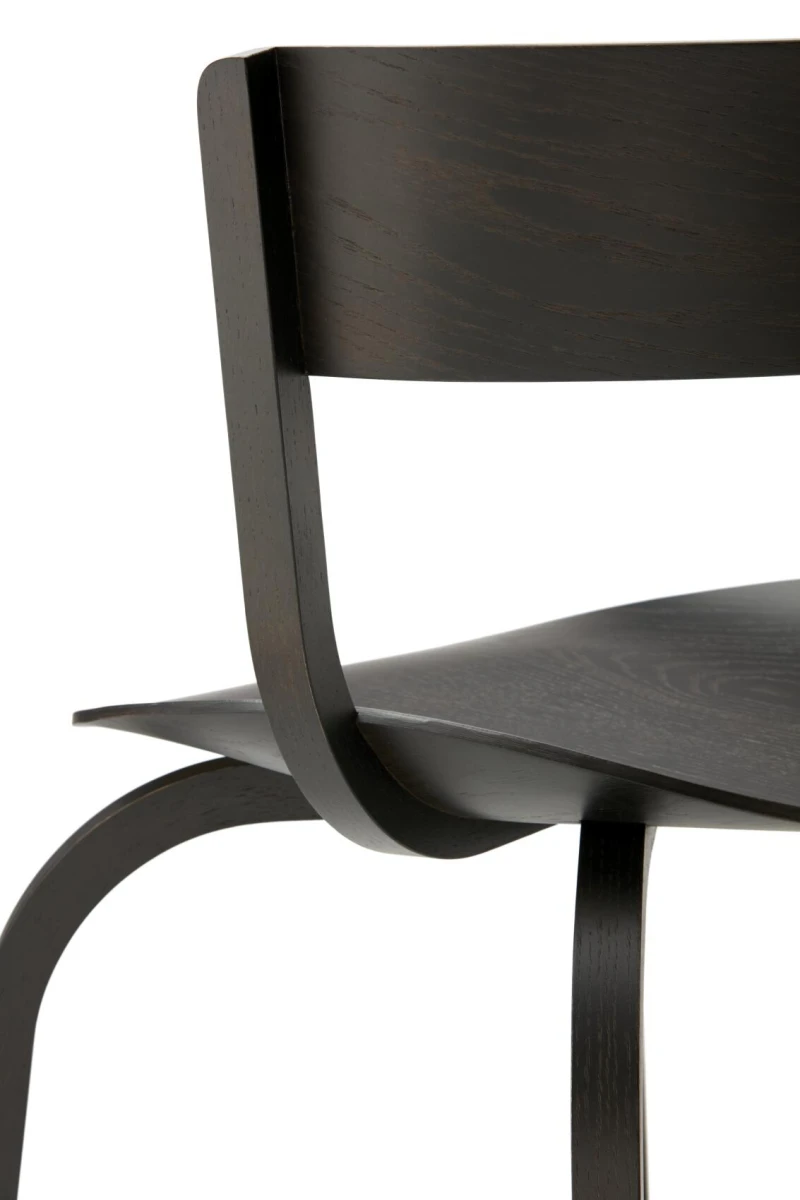 Thonet 404 Bugholzstuhl aus Eiche in schwarz detailansicht