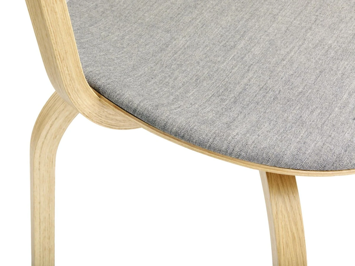 Thonet 404 SPF Stuhl Detailansicht vom grauen Polster
