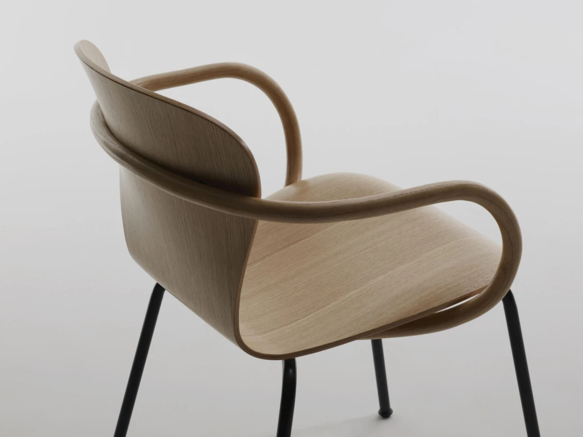 Thonet S220 F von hinten seitlich abgebildet