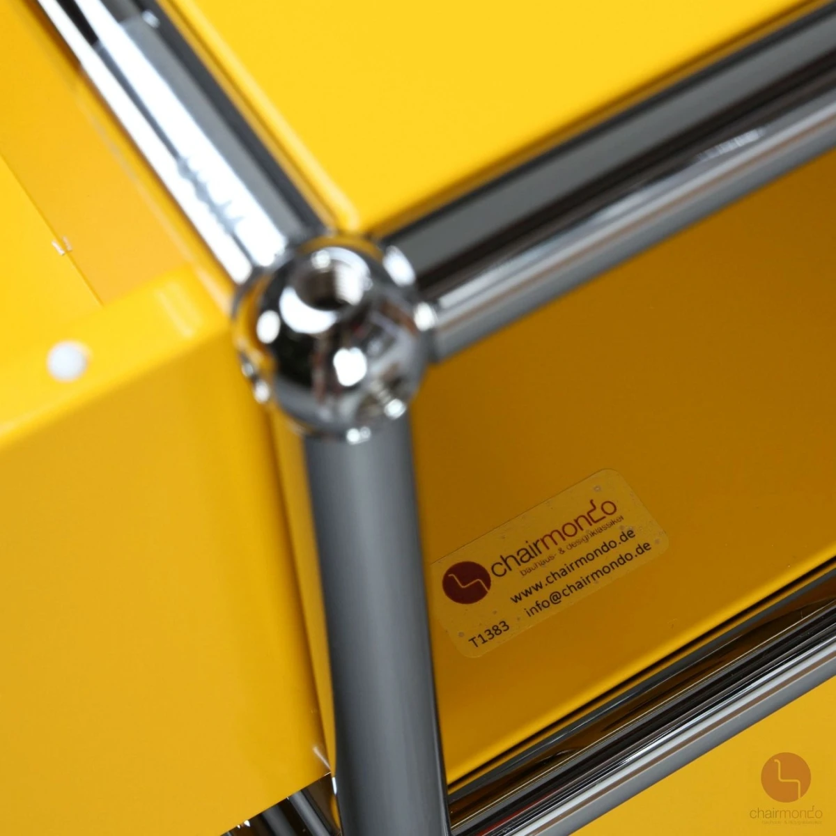 USM Haller Rollcontainer Gelb mit zwei Schubladen