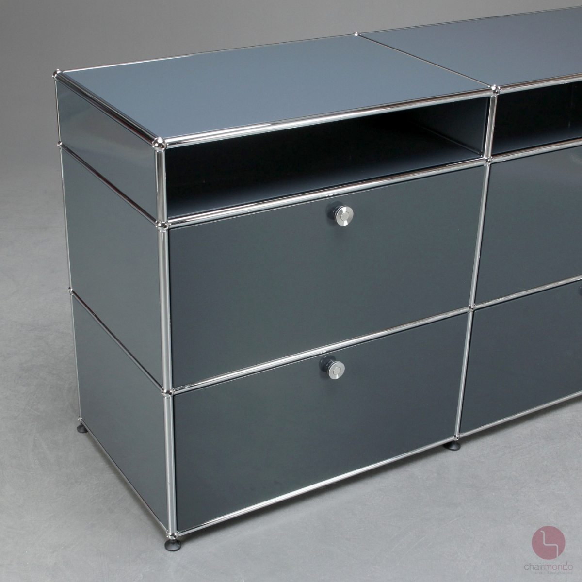 Preview: USM Haller Sideboard in Anthrazit mit sechs Fächern und Schubtüren gebraucht