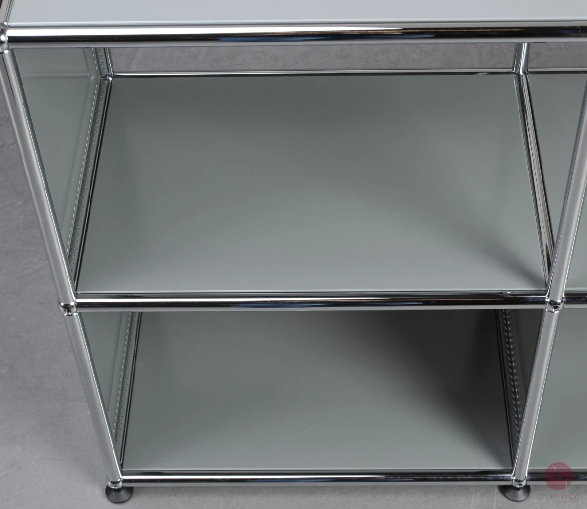 USM Haller Regal in Mittelgrau mit vier offenen Fächern gebraucht