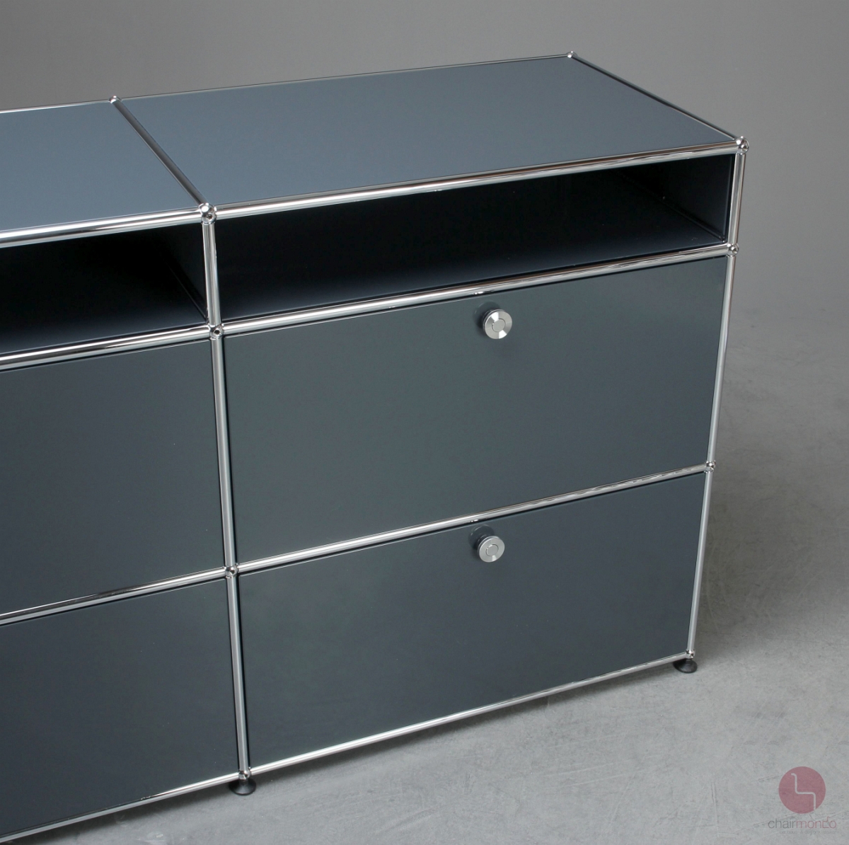 Preview: USM Haller Sideboard in Anthrazit mit sechs Fächern und Schubtüren gebraucht