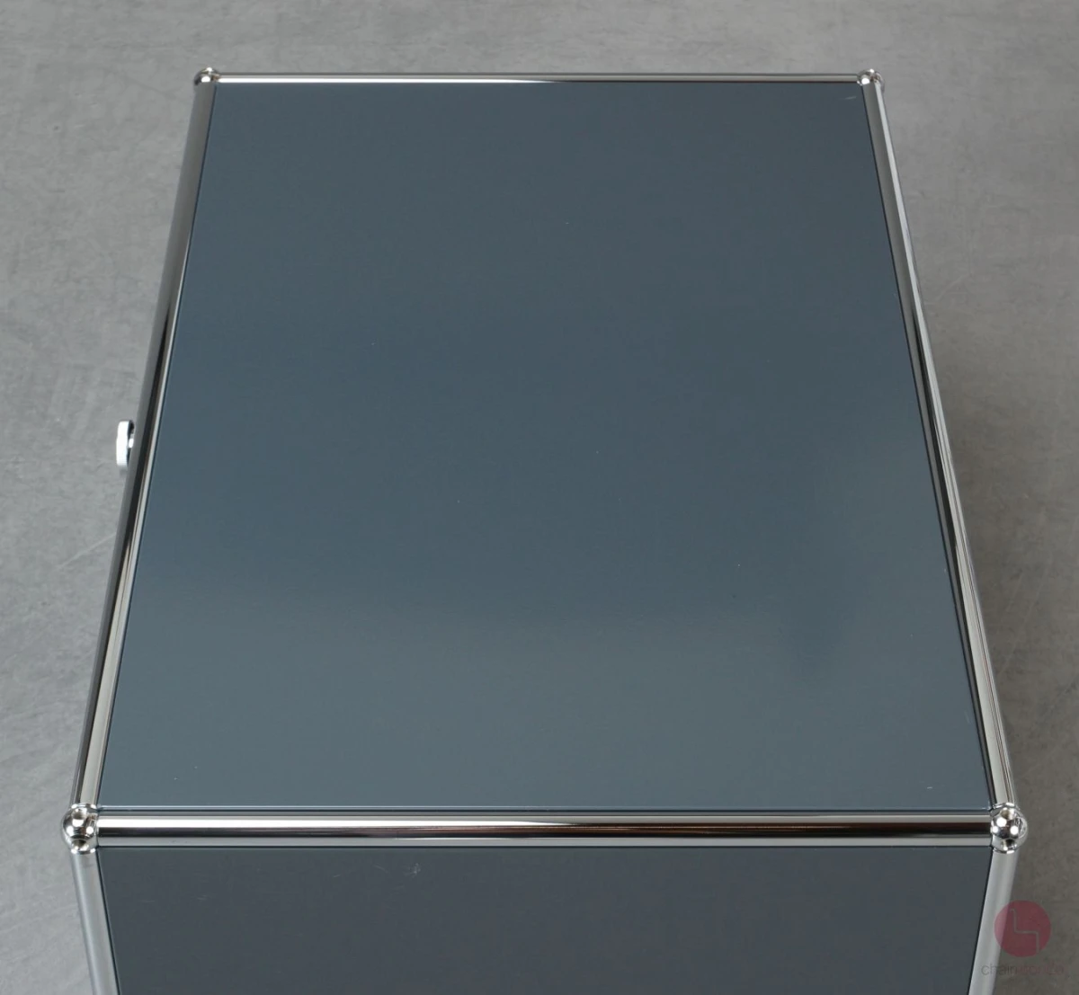 USM Haller Lowboard Box in Anthrazit mit Klapptür gebraucht