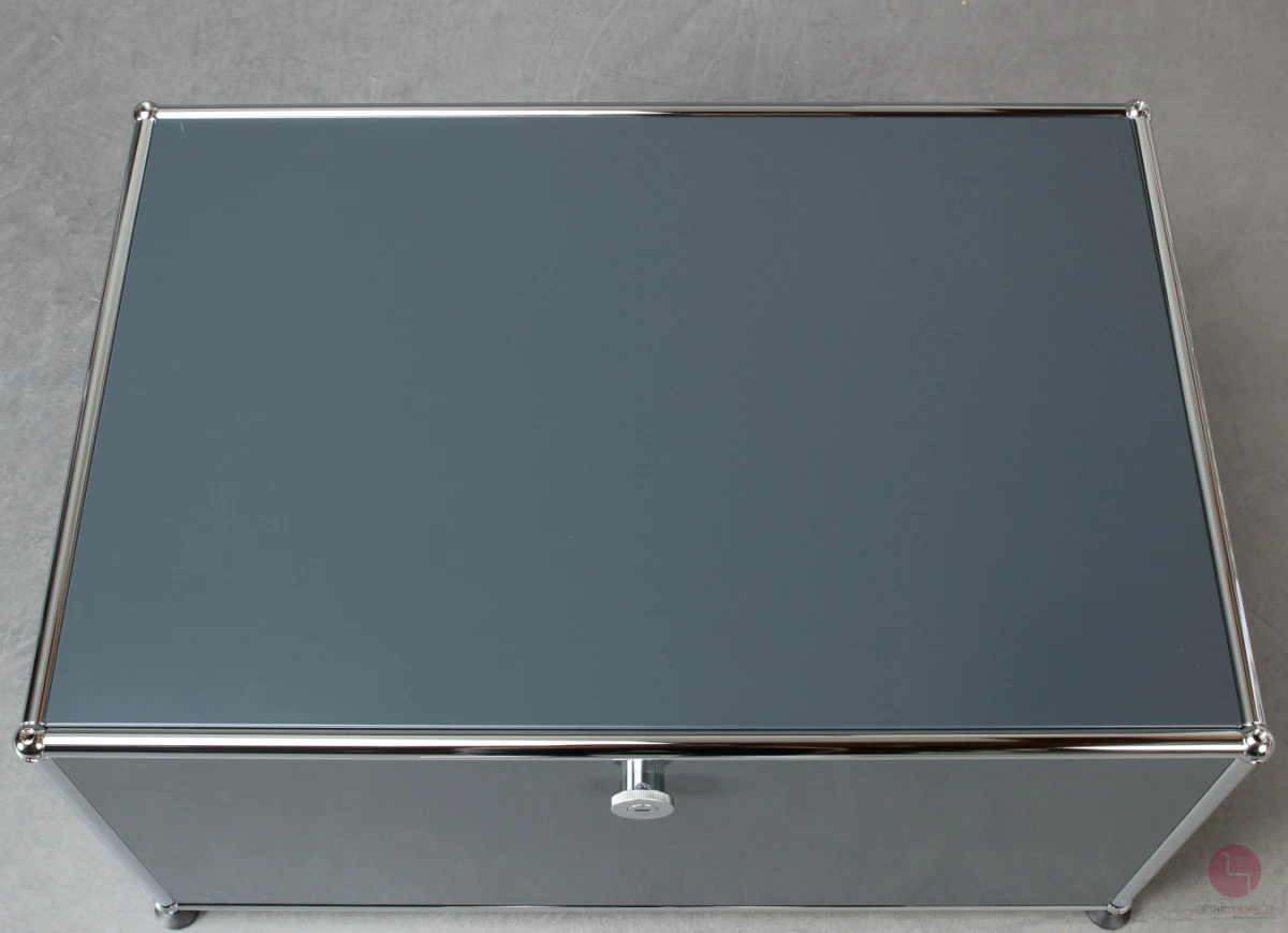 USM Haller Lowboard Box in Anthrazit mit Klapptür gebraucht