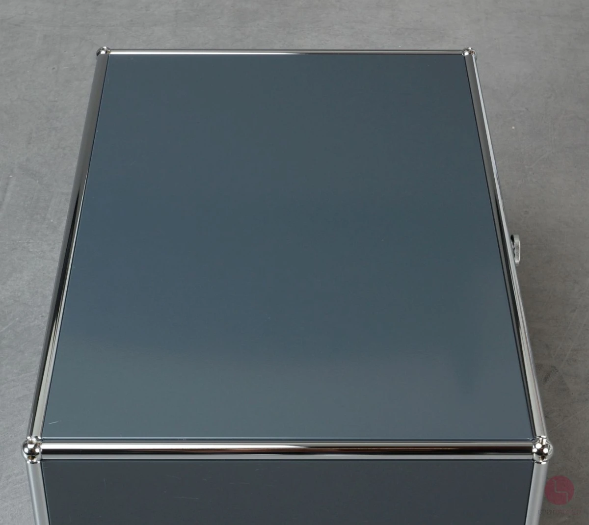 USM Haller Lowboard Box in Anthrazit mit Klapptür gebraucht