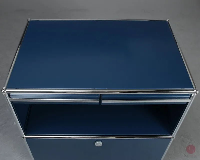 USM Haller Medienboard in Stahlblau mit zwei Schubladen und Schubtür gebraucht