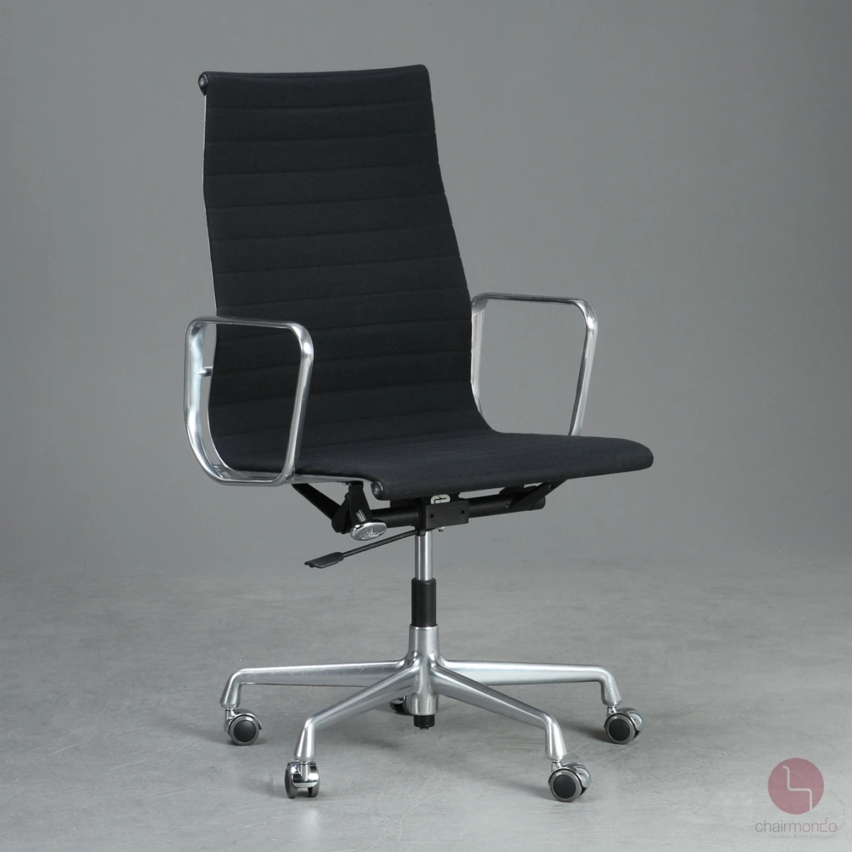 Vitra EA 119 Bürostuhl mit schwarzem Hopsak gebraucht