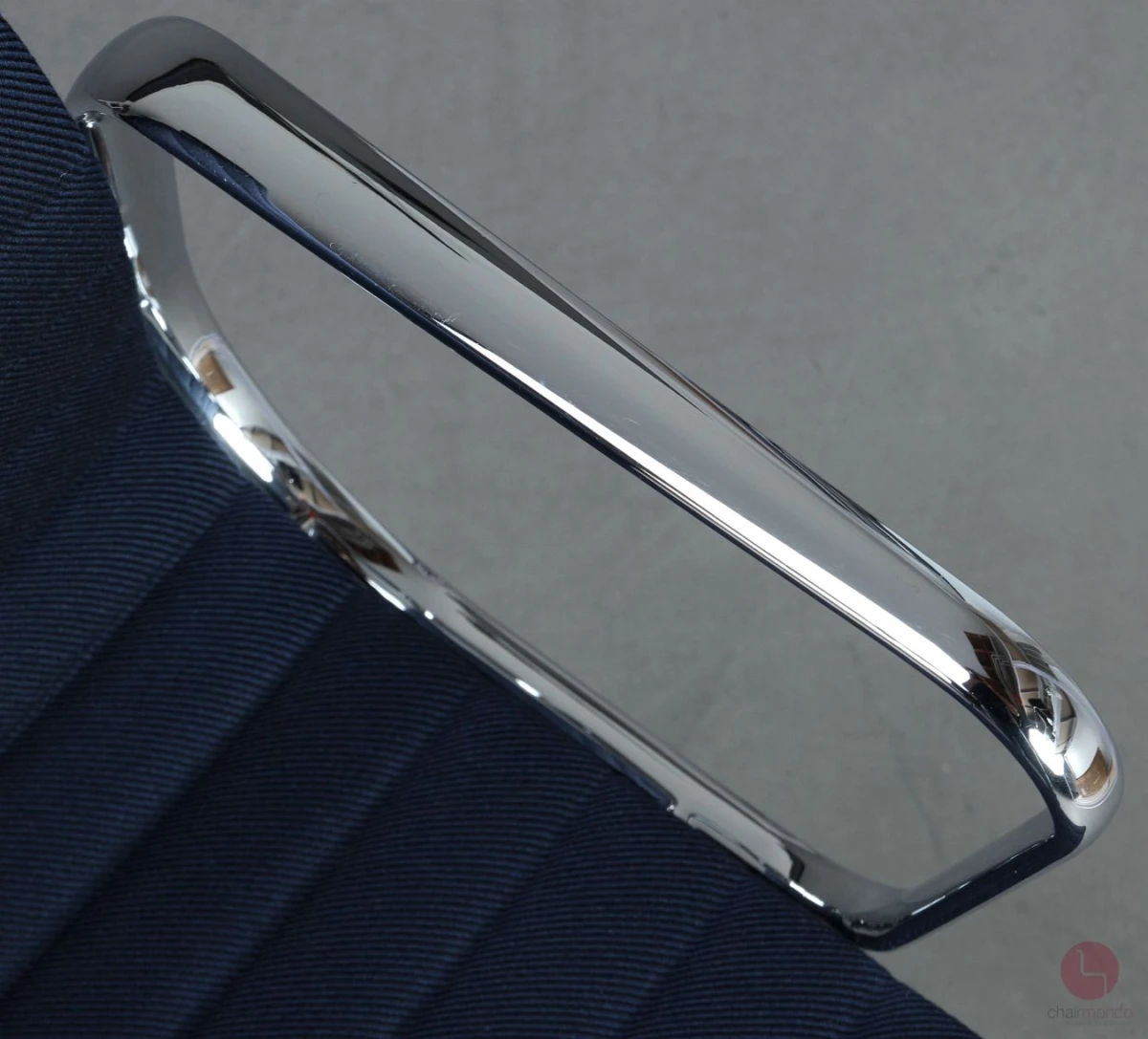 Alu Chair mit blauem Track Stoff verchromt
