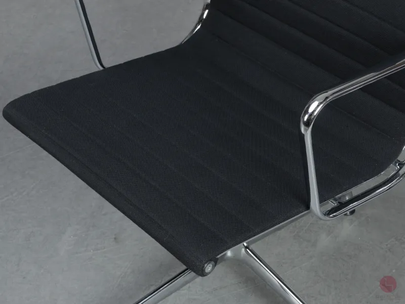 Vitra EA 108 Aluminium Chair Hopsak Schwarz gebraucht