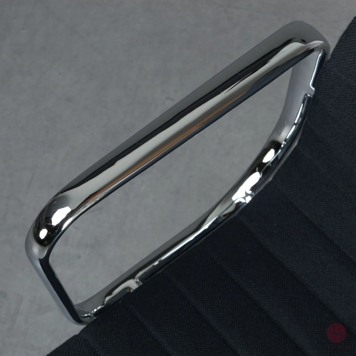 Vitra EA 107 Aluminium Chair verchromt Hopsak Schwarz gebraucht