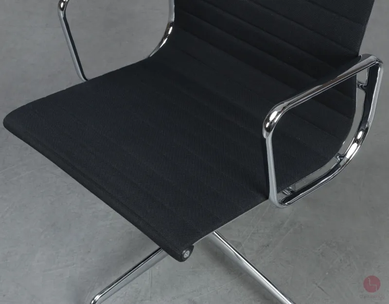 Vitra EA 108 Aluminium Chair Hopsak Schwarz gebraucht