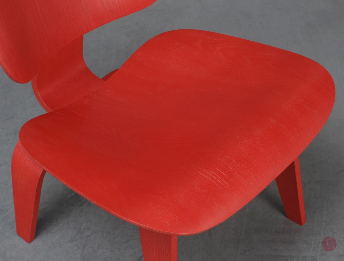 Vitra Plywood LCW Lounge Chair rot lackiert gebraucht