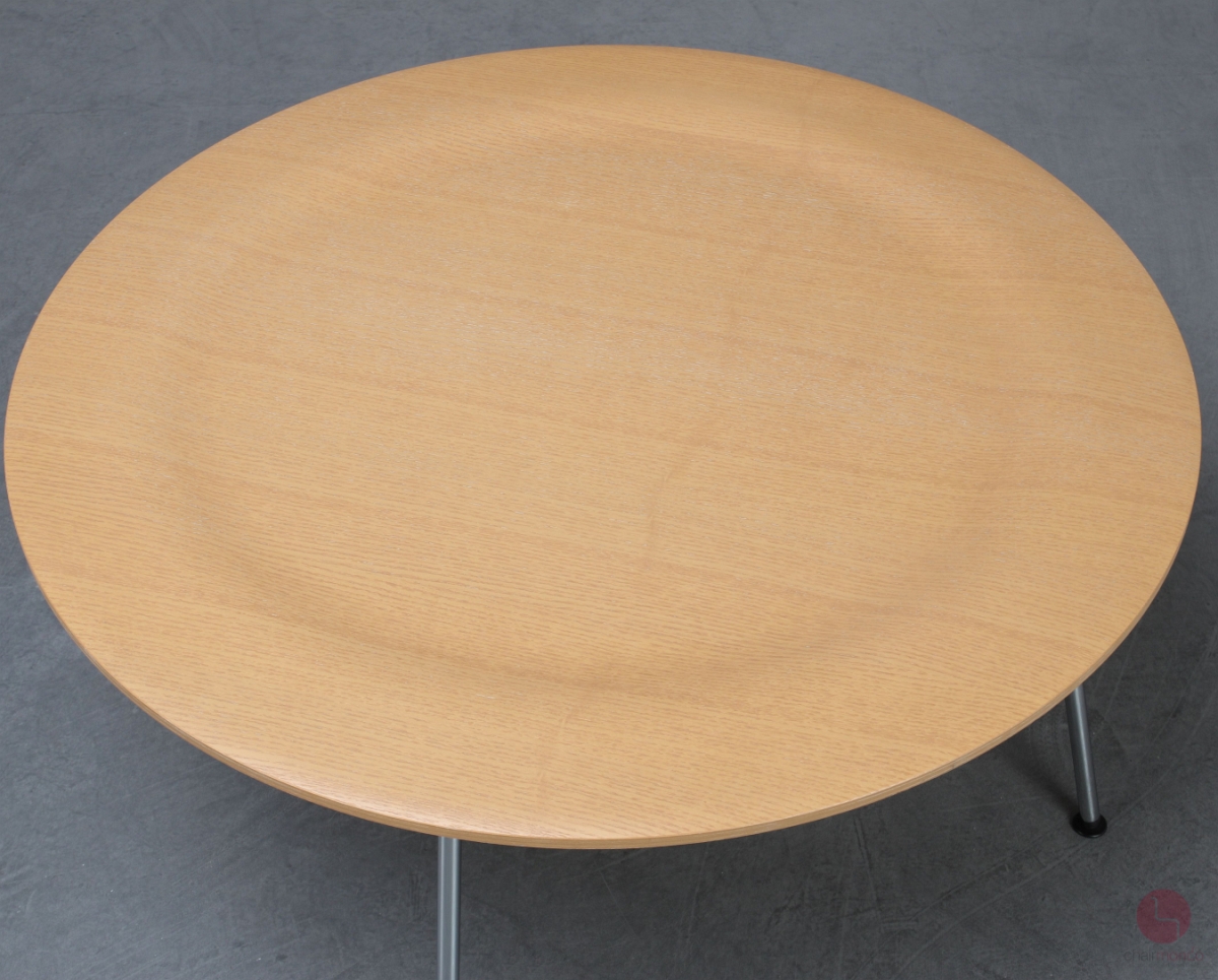Preview: Vitra CTM Plywood Table in Esche klar lackiert gebraucht