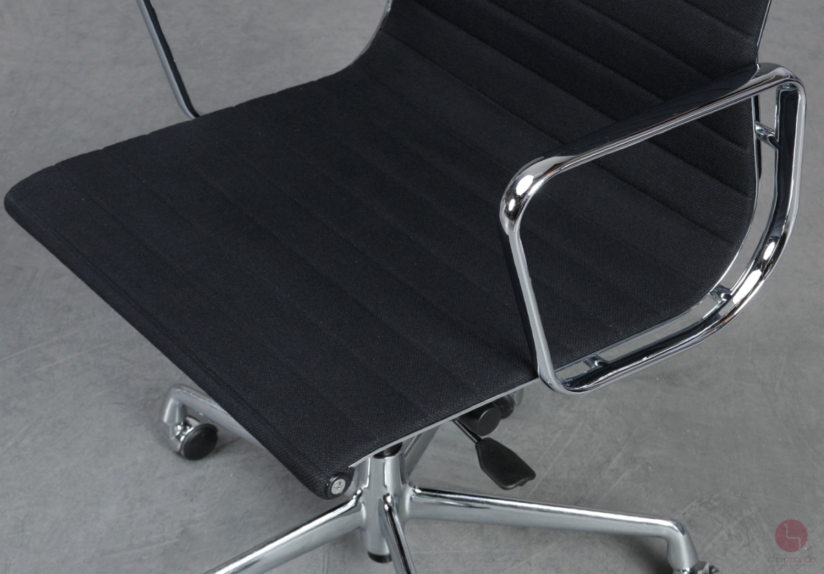 Vitra EA 119 Bürostuhl mit schwarzem Hopsak gebraucht