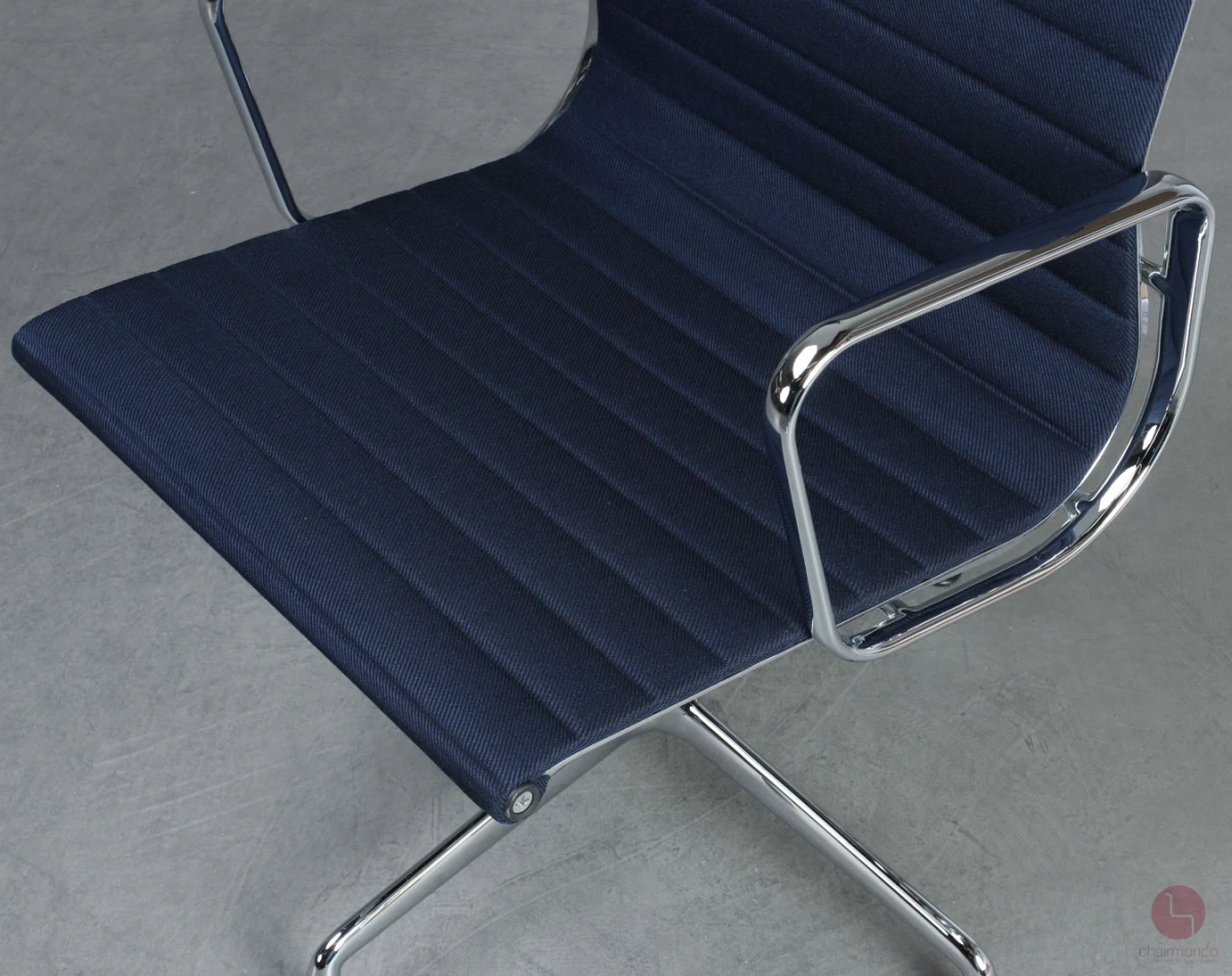 Alu Chair mit blauem Track Stoff verchromt