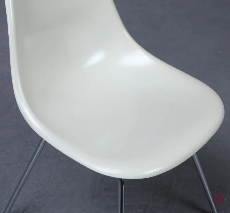 Vitra Eames Side Chair Beige Fiberglas DSX mit H-Base gebraucht