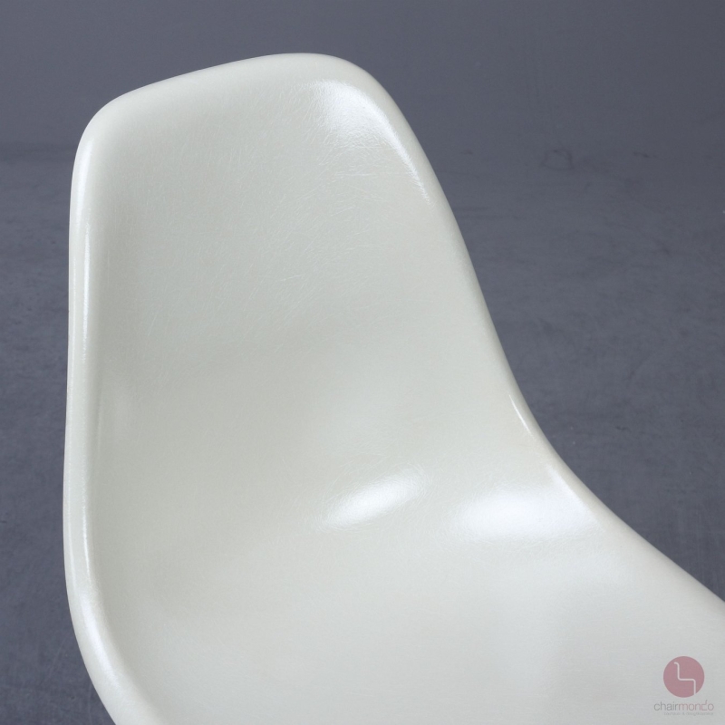 Preview: Vitra Eames Side Chair Beige Fiberglas DSX mit H-Base gebraucht