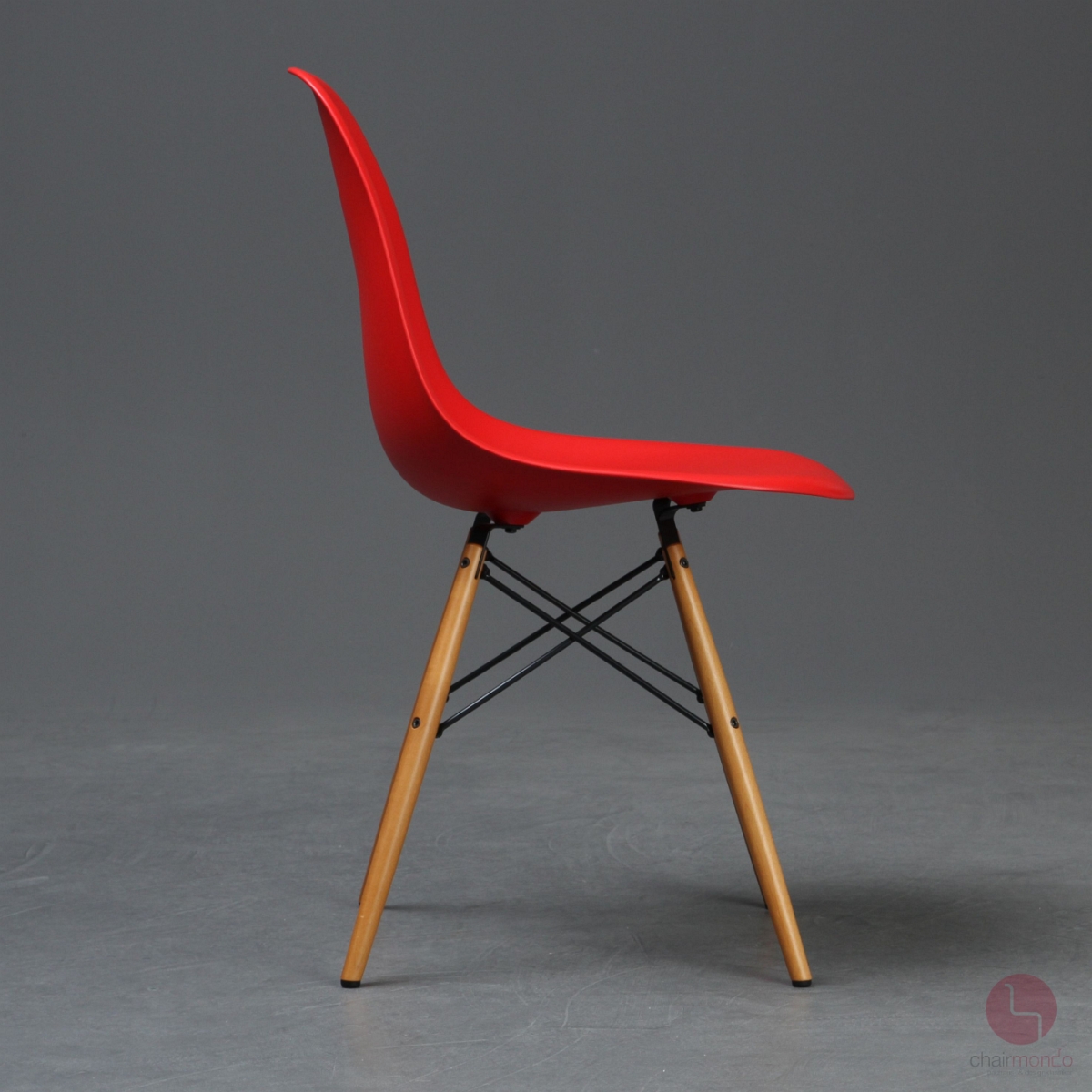 Preview: Vitra Side Chair DSW in Rot mit hellem Ahorn Gestell gebraucht