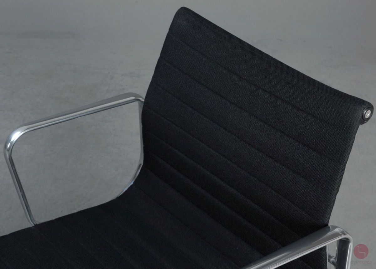Preview: Vitra EA 108 Aluminium Chair Alu poliert Hopsak schwarz gebraucht