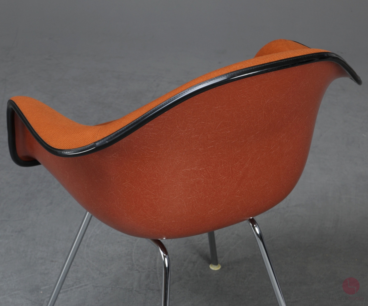 Preview: Vitra DAX Fiberglas Armchair in Orange 1970er Vintage mit Polster gebraucht