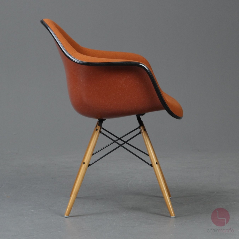 Preview: Vitra DAX Fiberglas Armchair Orange mit Eiffel Gestell gebraucht