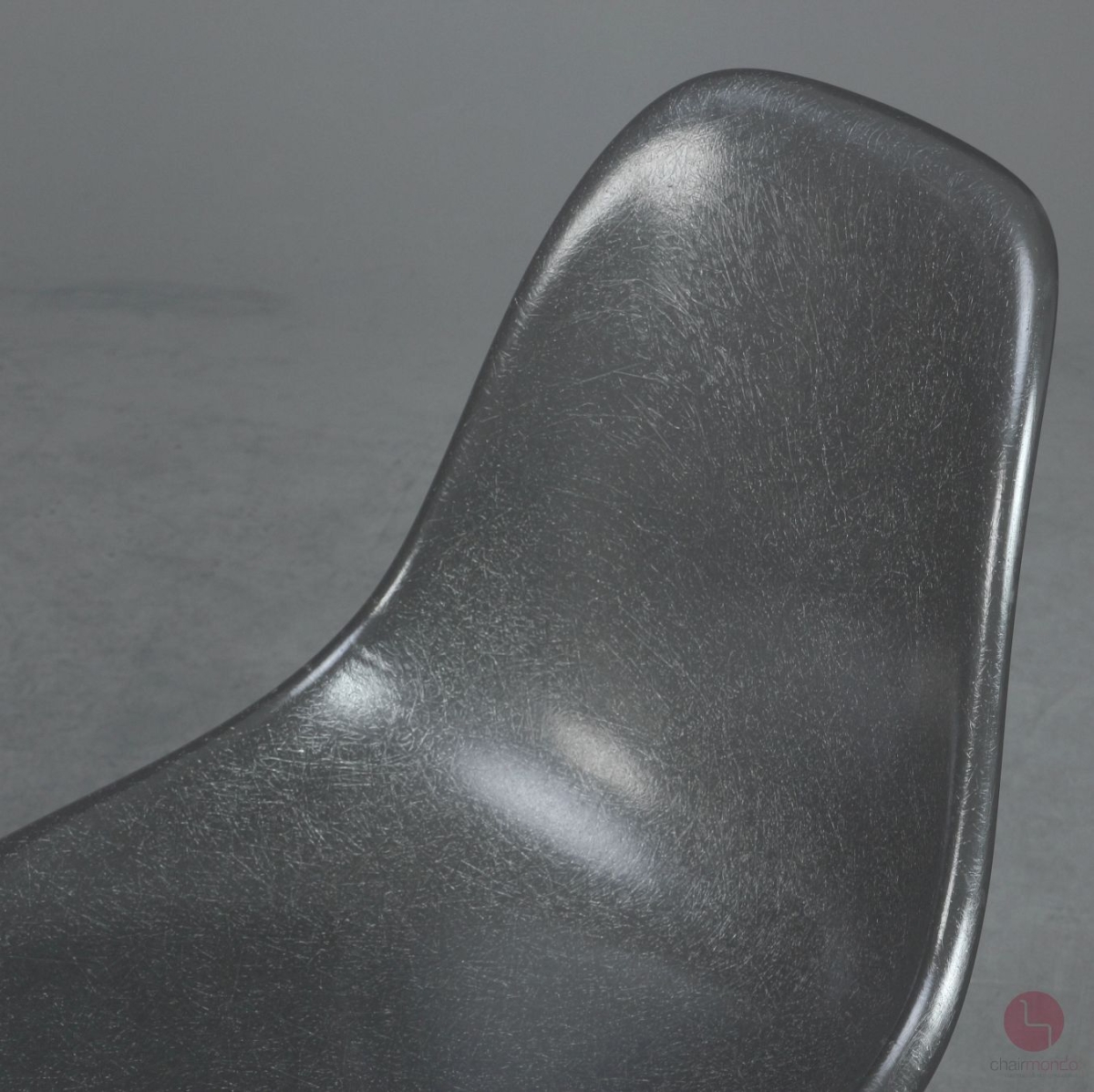 Vitra Fiberglas Side Chair in Elephant Grey mit Ahorn Gestell gebraucht