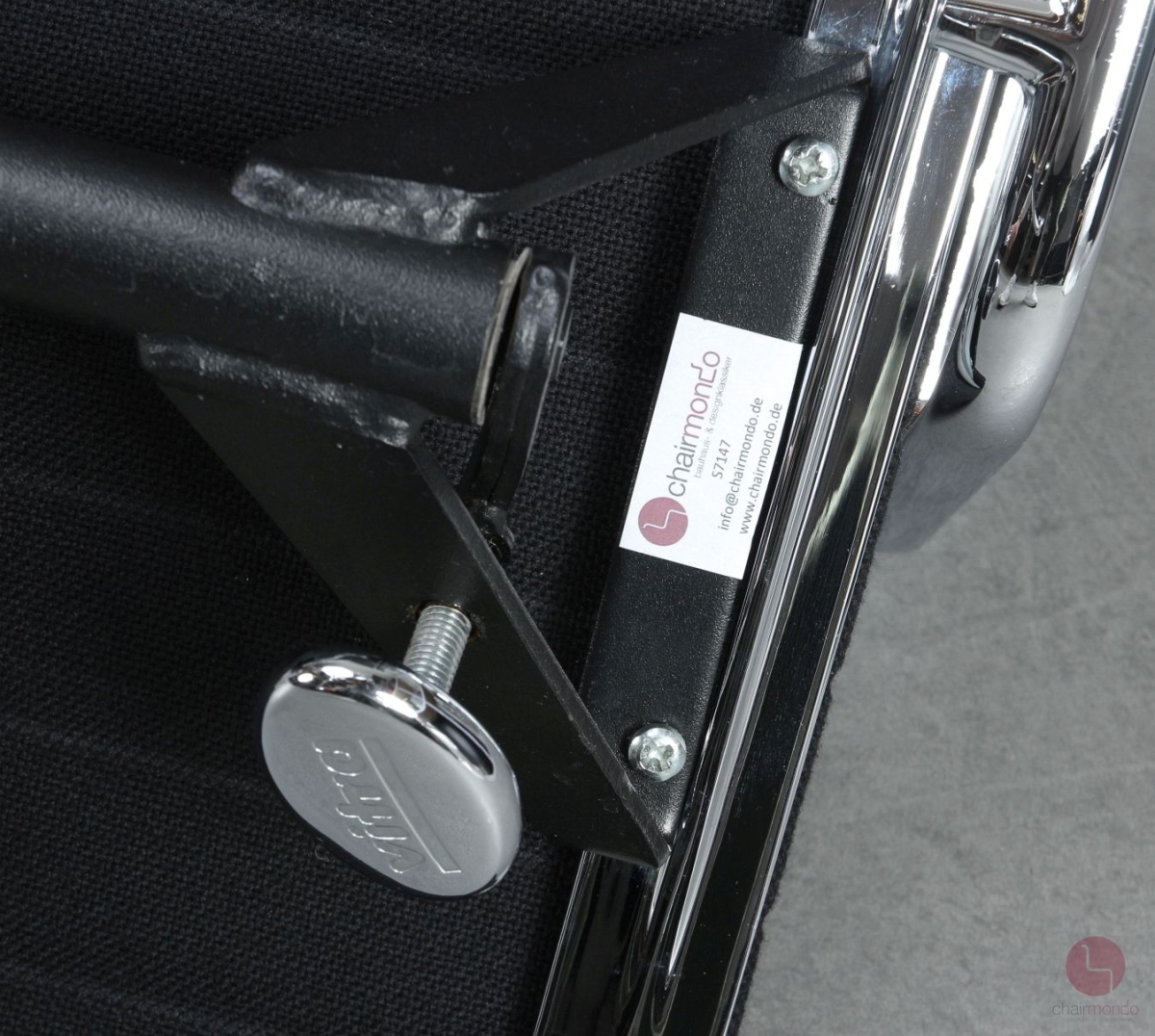 Vitra EA 119 Bürostuhl mit schwarzem Hopsak gebraucht