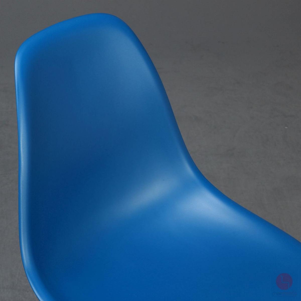 Preview: Vitra Side Chair DSW in Blau mit schwarzem Ahorn Gestell gebraucht