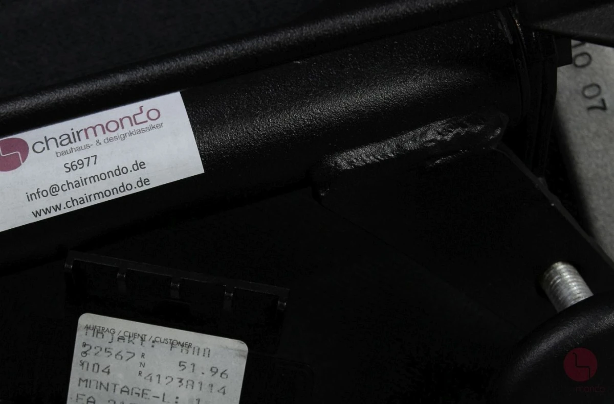 Vitra EA 117 Aluminium Chair mit braunem Leder Gestell Schwarz gebraucht