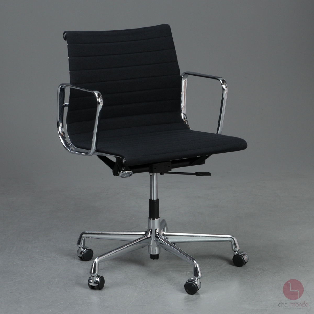 Preview: Vitra EA 117 Aluminium Chair Hopsak Schwarz gebraucht