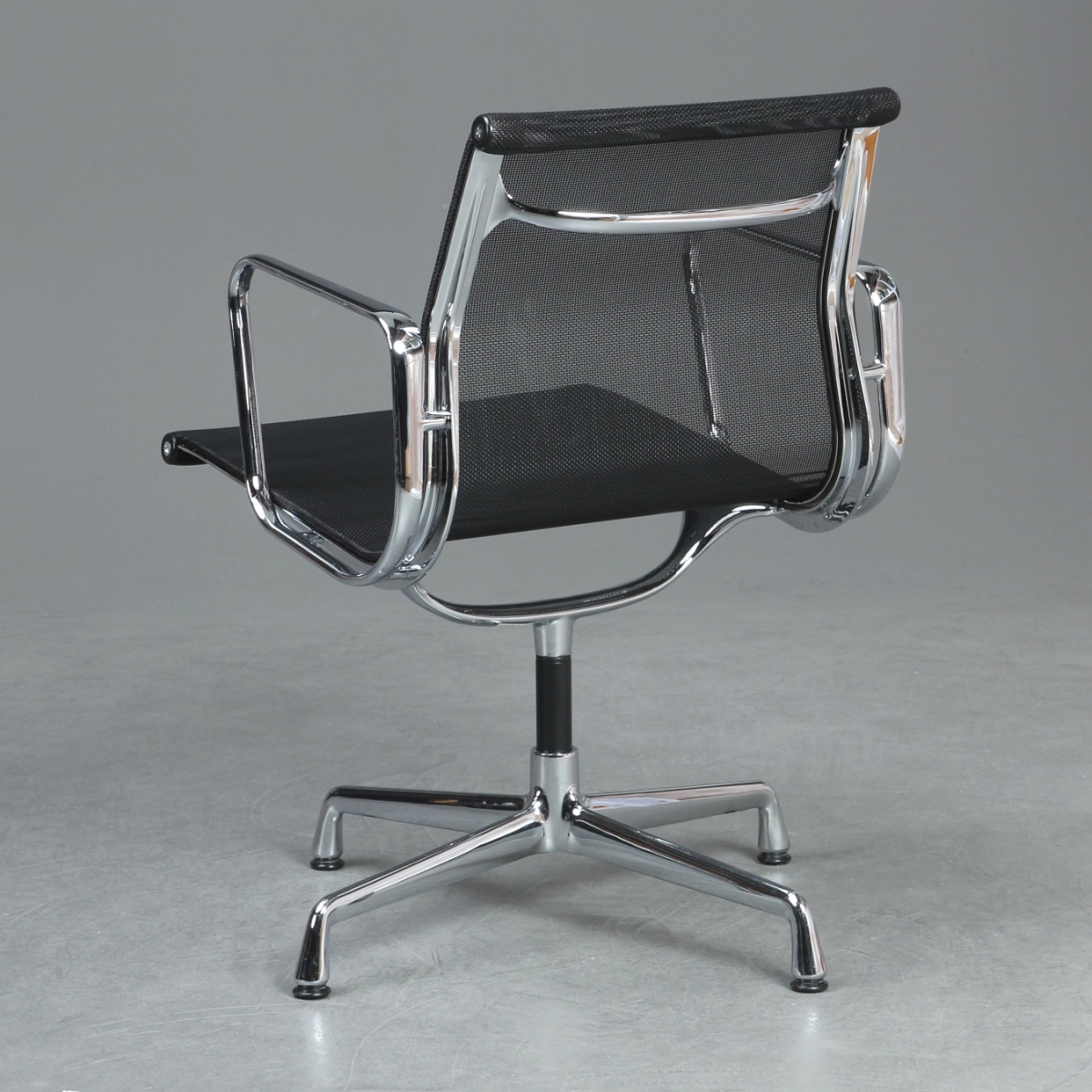 Preview: Vitra EA 108 Aluminium Chair Netz Schwarz gebraucht