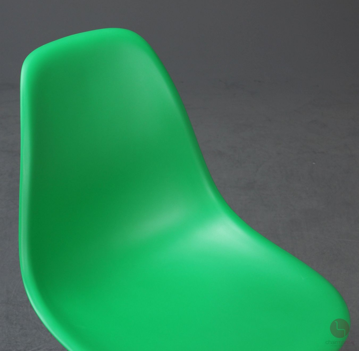 Preview: Vitra Side Chair DSW in Grün mit braunem Ahorn Gestell gebraucht