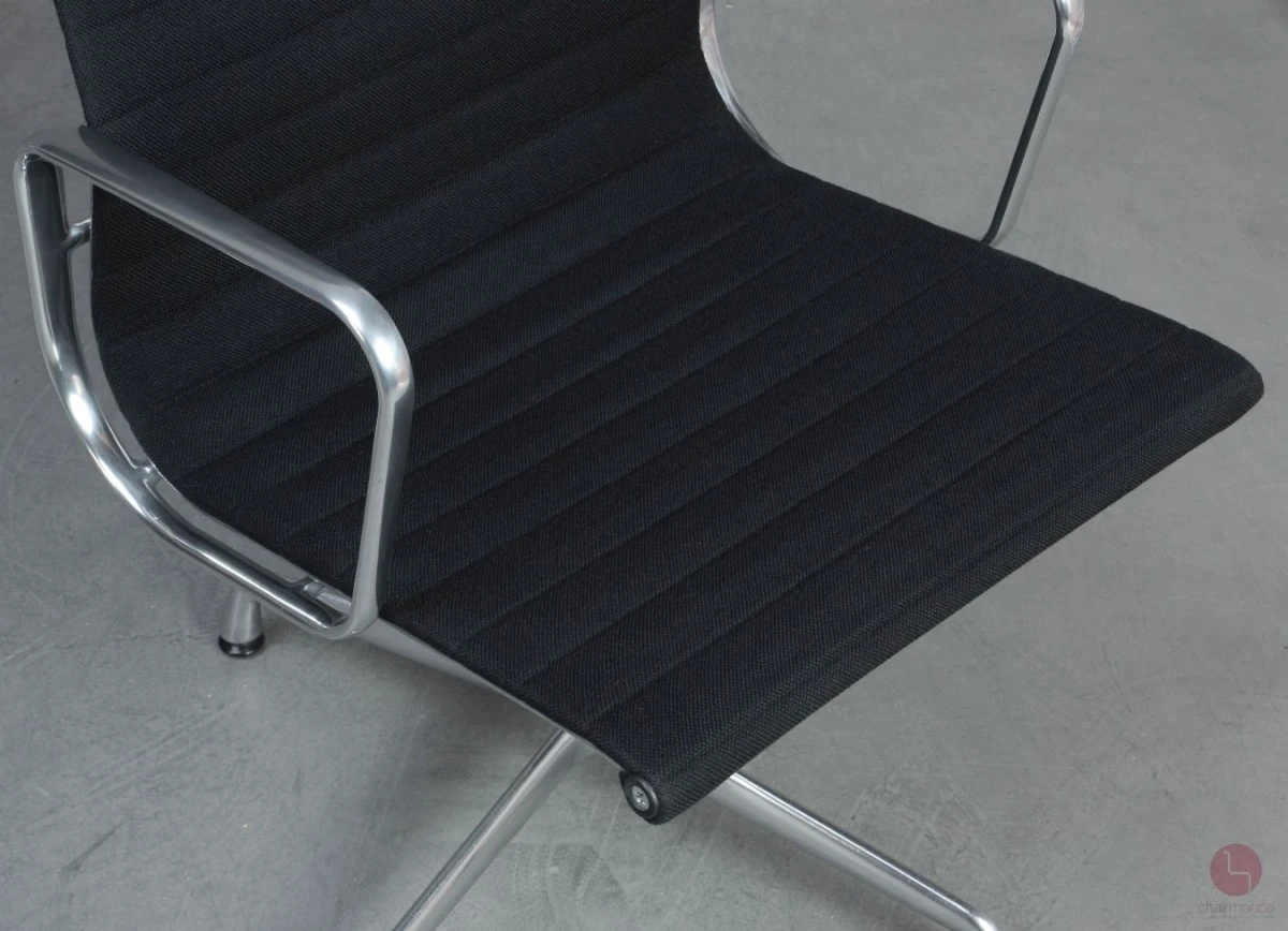 Vitra EA 108 Aluminium Chair Alu poliert Hopsak schwarz gebraucht