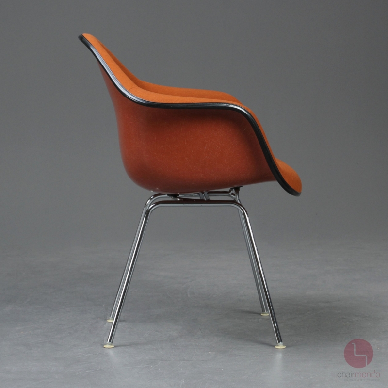 Preview: Vitra DAX Fiberglas Armchair in Orange 1970er Vintage mit Polster gebraucht