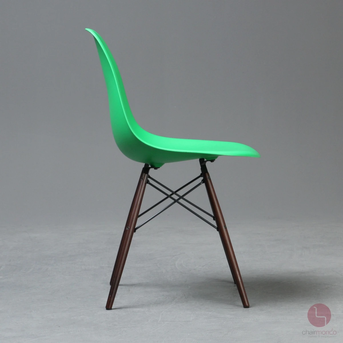 Vitra Side Chair DSW in Grün mit braunem Ahorn Gestell gebraucht