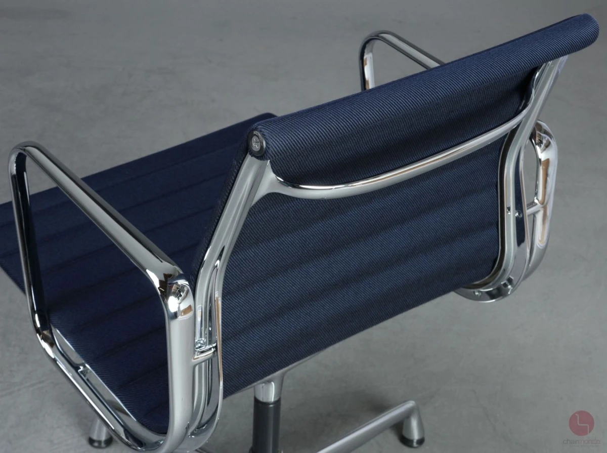 Alu Chair mit blauem Track Stoff verchromt
