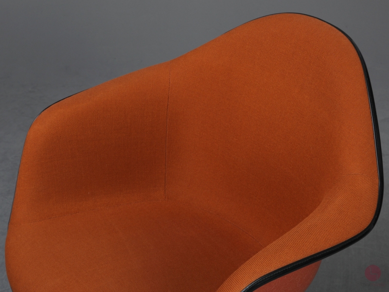Preview: Vitra DAX Fiberglas Armchair in Orange 1970er Vintage mit Polster gebraucht